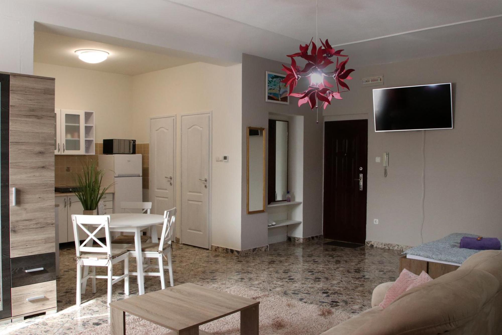 Gödöllő Tulipan Apartman מראה חיצוני תמונה